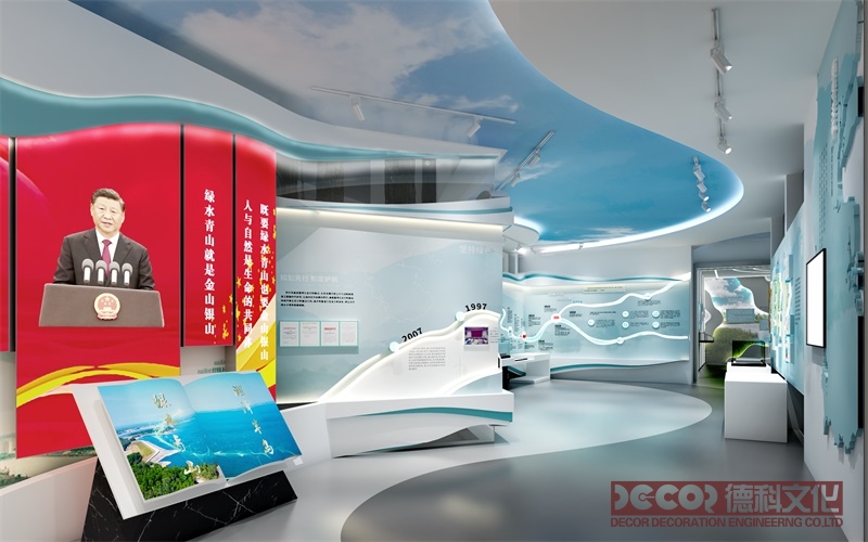 自然科學(xué)展廳設(shè)計(jì)中，如何合理利用空間來展示不同主題的展品