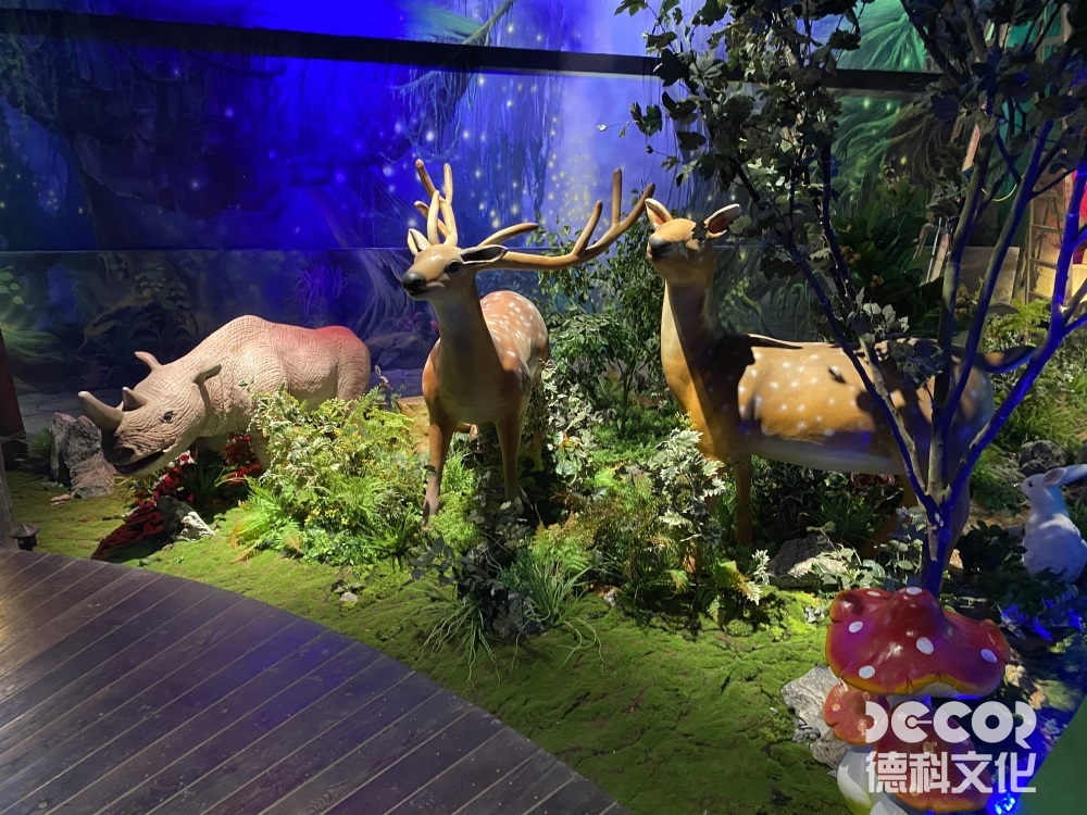 文化展館設(shè)計中，如何利用展示裝置和布局來突出文化的重要性和影響力？